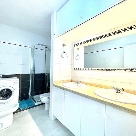 Apartamento De Un Dormitorio, En Playa Paraiso