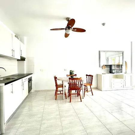 Apartamento De Un Dormitorio, En Playa Paraiso *